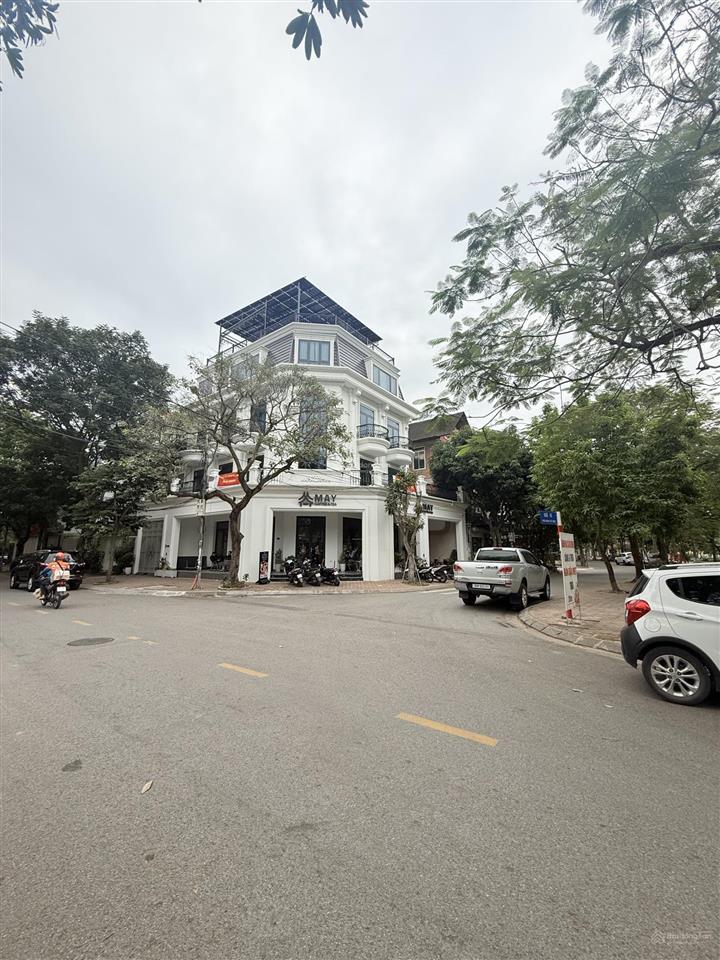 Bán biệt thự khu đô thị sài đồng 180m2, 4 tầng, mặt tiền 12m, giá 48 tỷ.