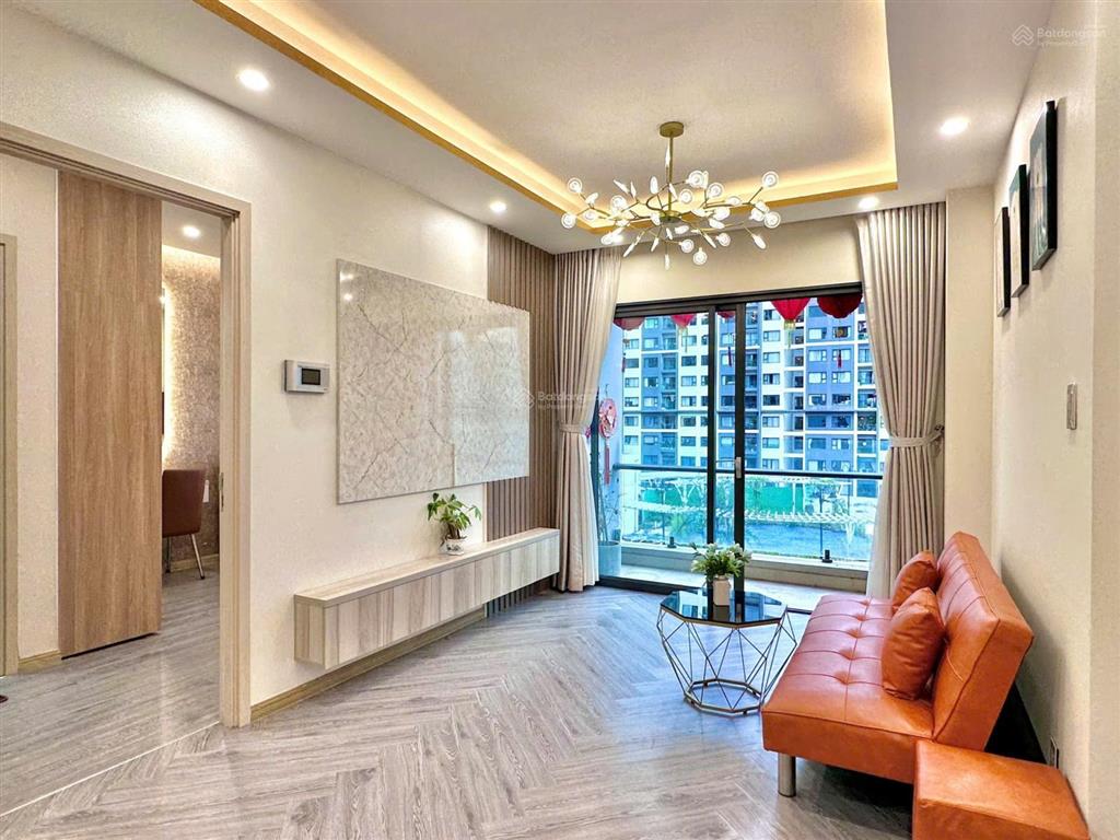 Bán 3pn 86 m2 tầng cao view đông bắc 8.4 tỷ bao hết giấy tờ view mát cả ngày tầng trung