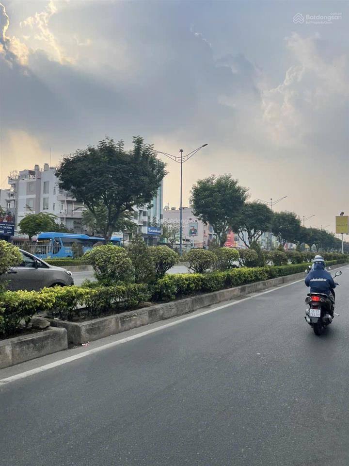 Bán nhà dt lớn 804m2 mặt tiền đường trường chinh tuyến metro số 2 đi về trung tâm tp gần giá 140 tỷ