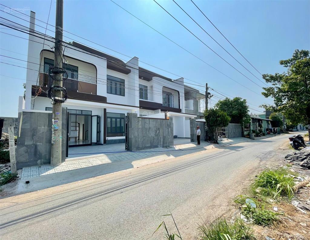 Bán biệt thự mặt tiền đường phi trường xây mới 100% 2,45 tỷ, ngang 7,6m, dt 100m² tại tân triều