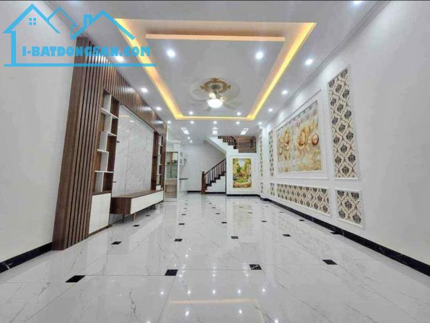 Siêu phẩm nhà Tây Mỗ 35M 5 Tầng, 3 phòng rộng, View Vinsmart City giá 5.7 tỷ