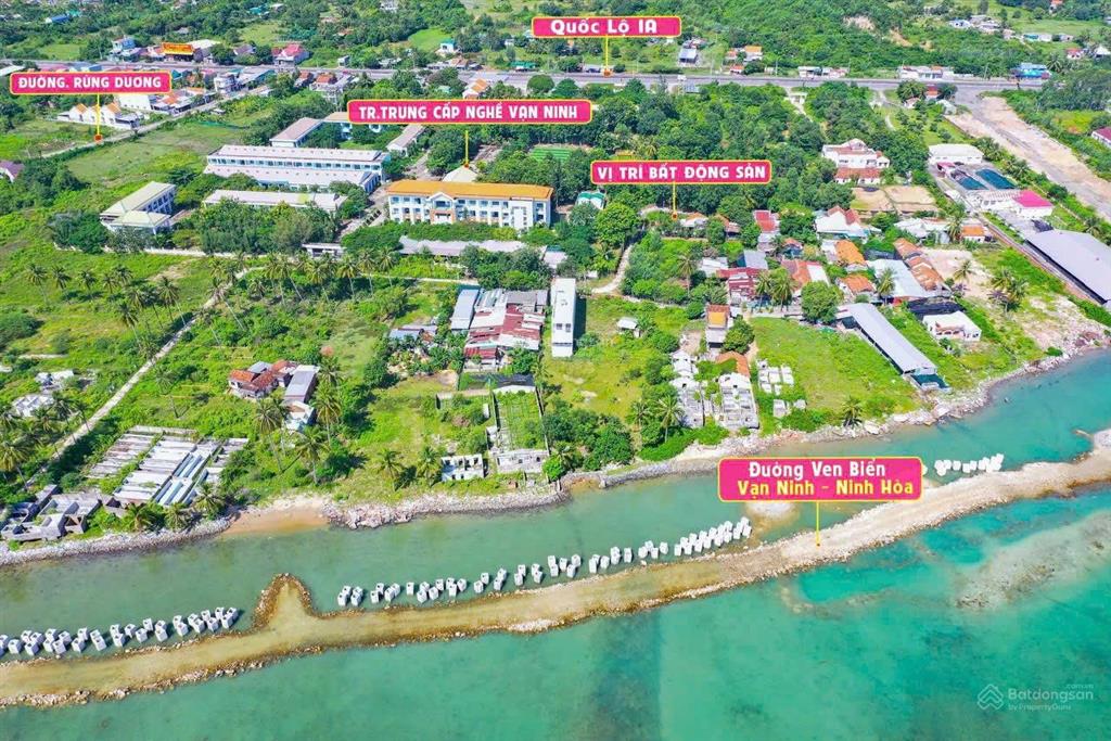 Đất gì cách biển có chút xíu. thổ cư căng đét. giá có hơn 700 tr