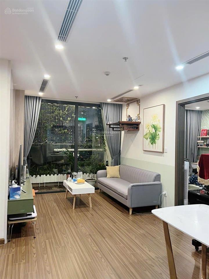Chủ chuyển lên căn 4 ngủ, cần bán nhanh căn 3 ngủ tòa west point 2, giá 8,3 tỷ. 0988 982 ***
