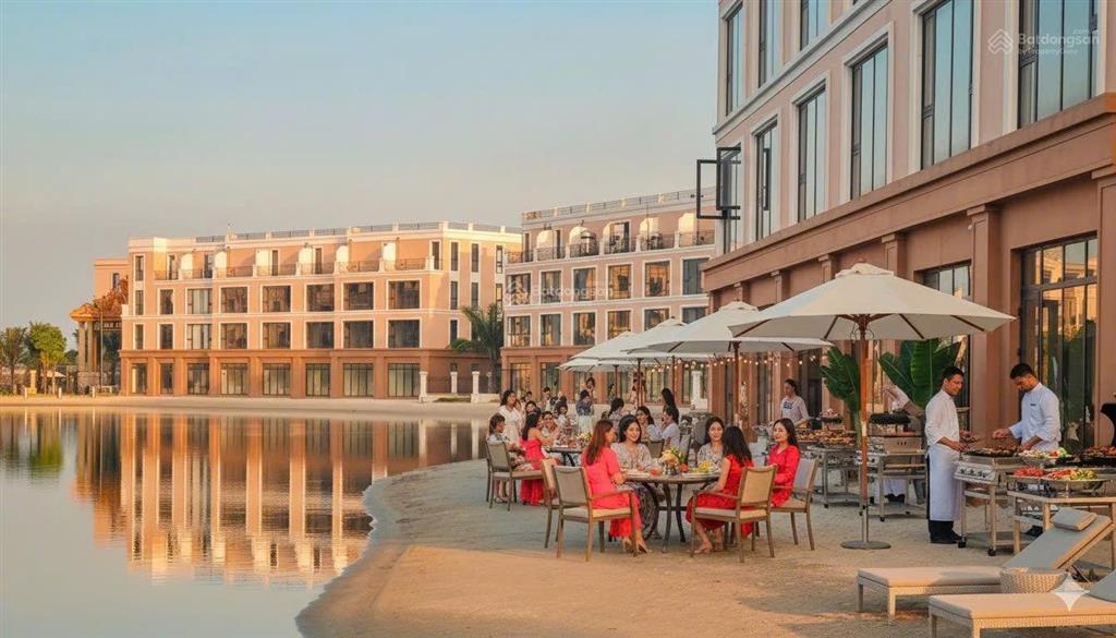 C. khấu khủg 41% tts 7,8 tỷ có biệt thự 3tầng x 90m vinhom vũ yên shophouse mặt đường 21m tia sáng