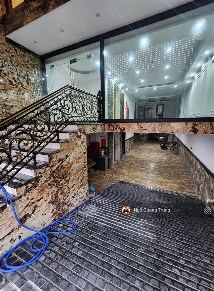 Mỹ đình có quá đẹp, ở và làm công ty, spa, trung tâm. hết nước chấm, 8 tầng, hầm có vỉa hè, ô tô