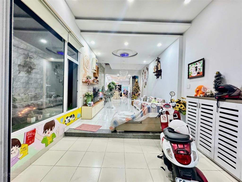 Bán nhà quận 8 mặt tiền mai hắc đế, 144m2, 4 lầu, 5pn chỉ 11,5 tỷ