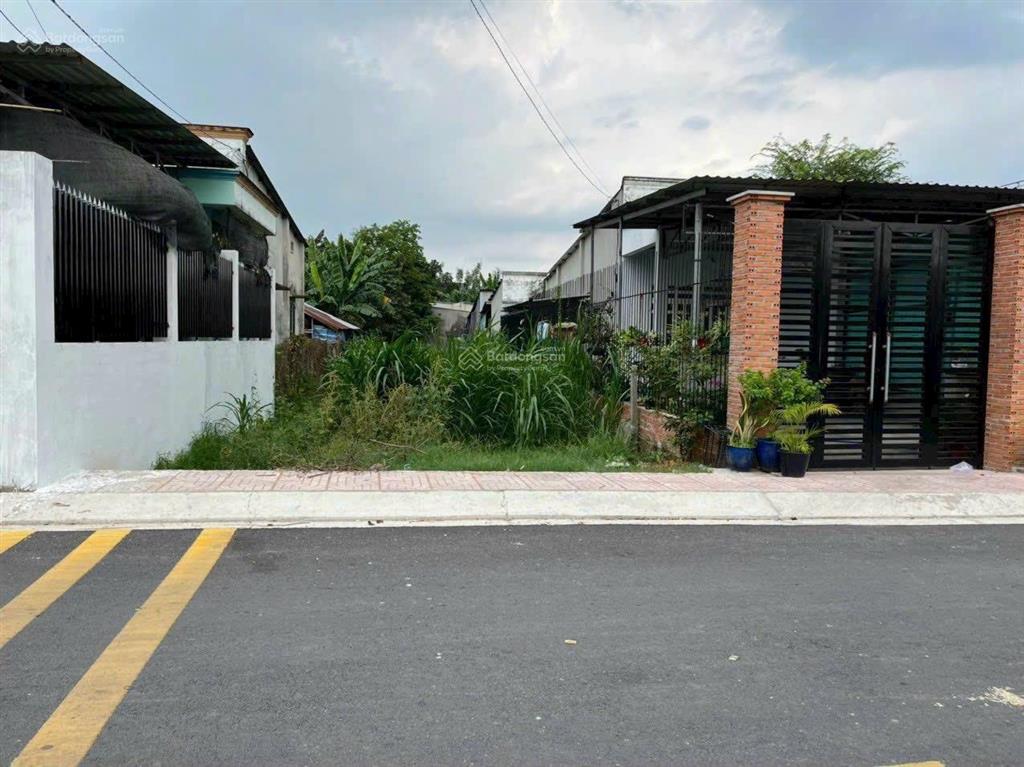 Tôi cần bán gấp lô đất 143m² mặt tiền suối lội xã tân thông hội củ chi giá 1tỷ2 sổ hồng riêng