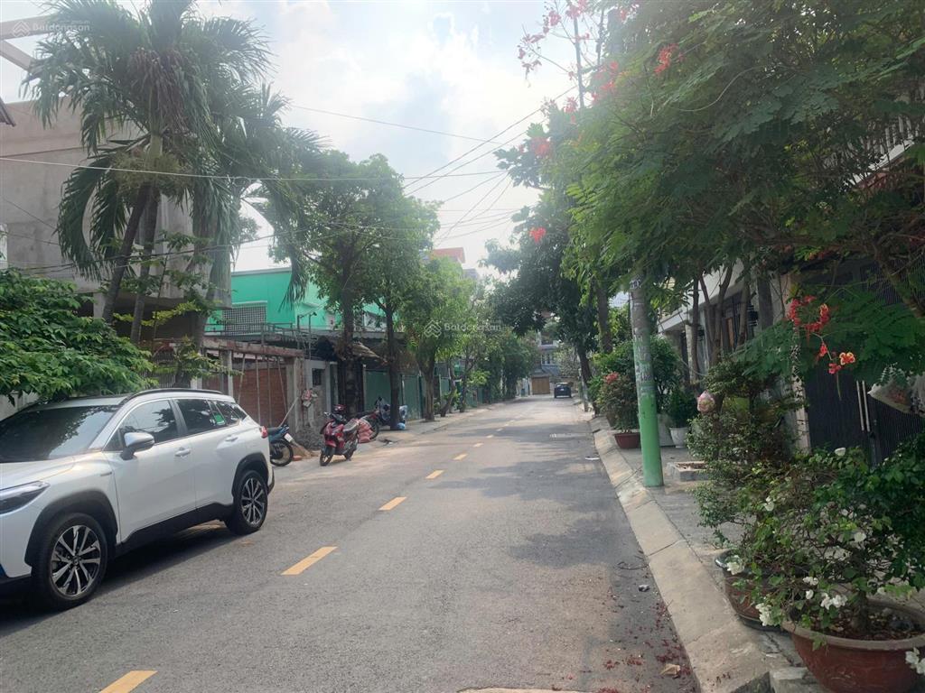 Khu biệt thự dương quảng hàm, phường 6 dt 6x24m giá chỉ 17 tỷ.