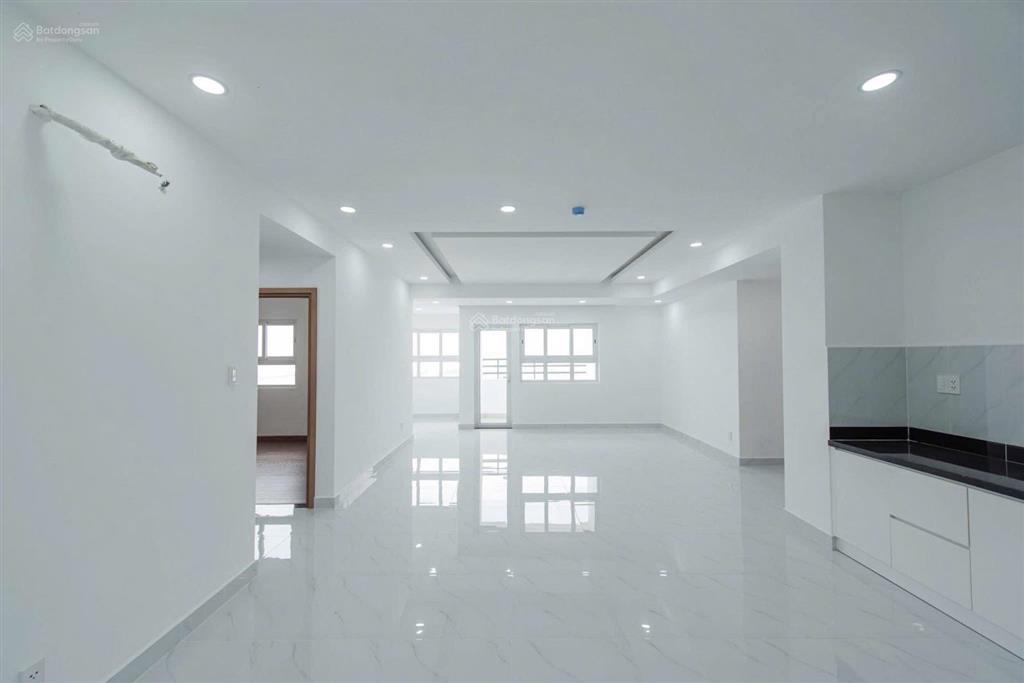 Chính chủ cần bán căn hộ conic boulevard, dt 84m2, 2pn, 2wc, tầng 12 giá 2,850 tỷ. 0787 452 ***