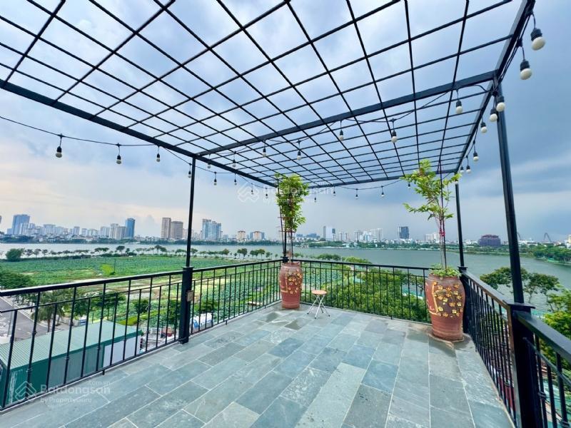 Tòa nhà 6 tầng view đẹp tuyệt hồ tây và nhìn ra công viên cho bạn sở hữu