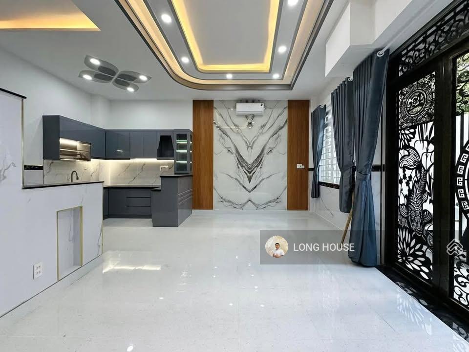 Nhà 4 tầng mới 37m² với 4 phòng ngủ 30m ra mặt tiền hoa sứ khu phan xích long