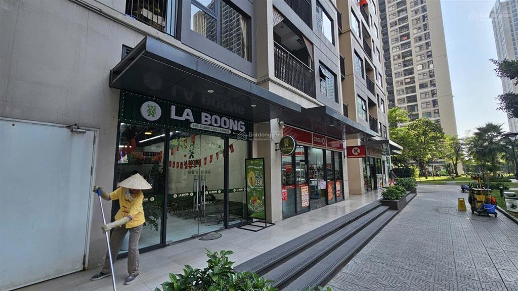 Bán căn shop chân đế phân khu s1 sẵn sổ đỏ, đã cho thuê dòng tiền ổn định