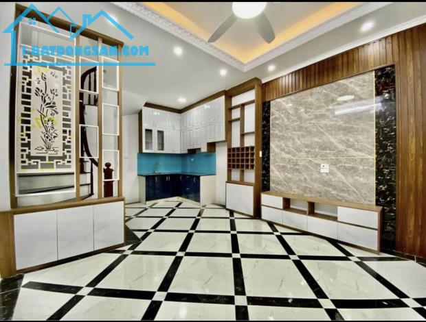 Bán nhà mới Kim Chung 32M 5 Tầng, 3P Ngủ, gần khu đô thị Hinode giá 4.35 tỷ