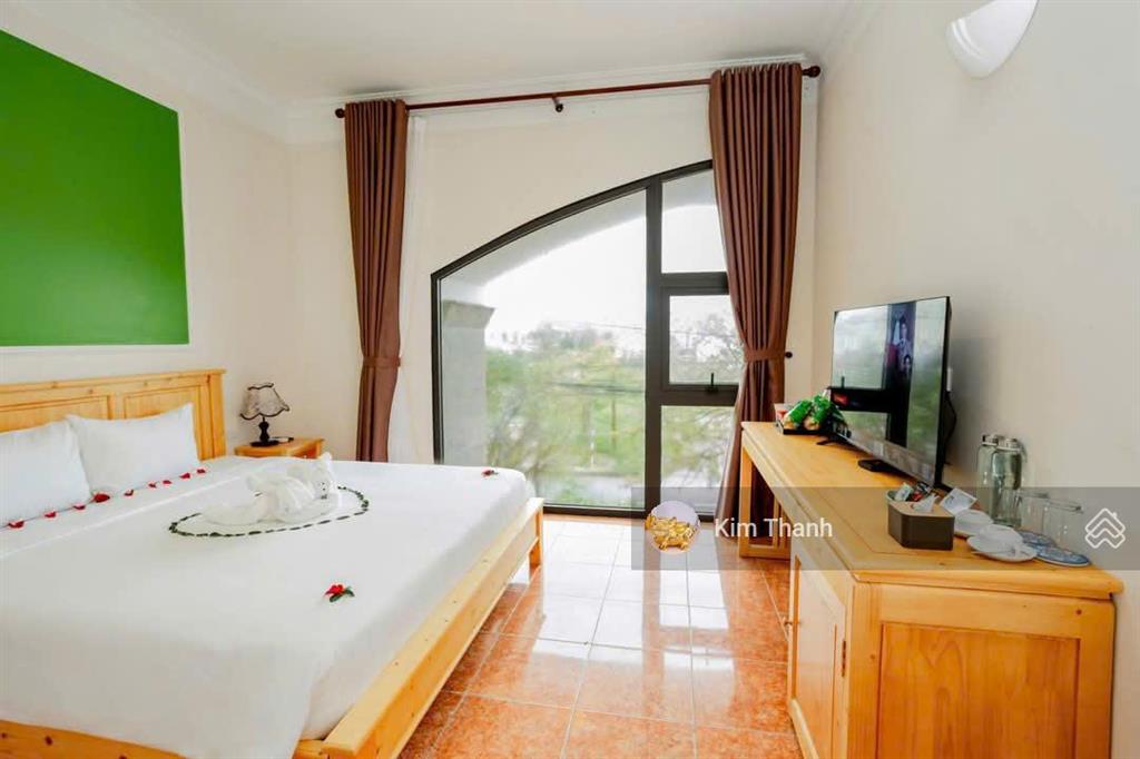 Cần bán khách sạn 36 phòng nằm mặt đường cửa đại, hội an, 5 tầng, hồ bơi, mặt tiền lớn, giá rất tốt
