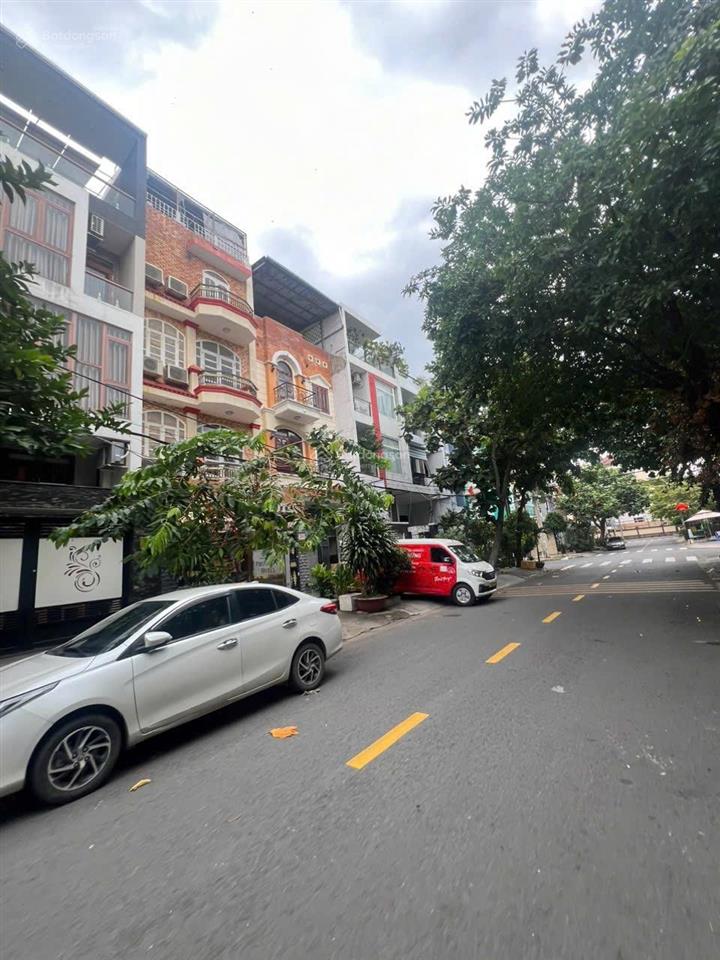 Bán gấp nhà 6x20m, 5 tầng, giá 17,8 tỷ kdc trung sơn kế him lam lotte mart, quận 7