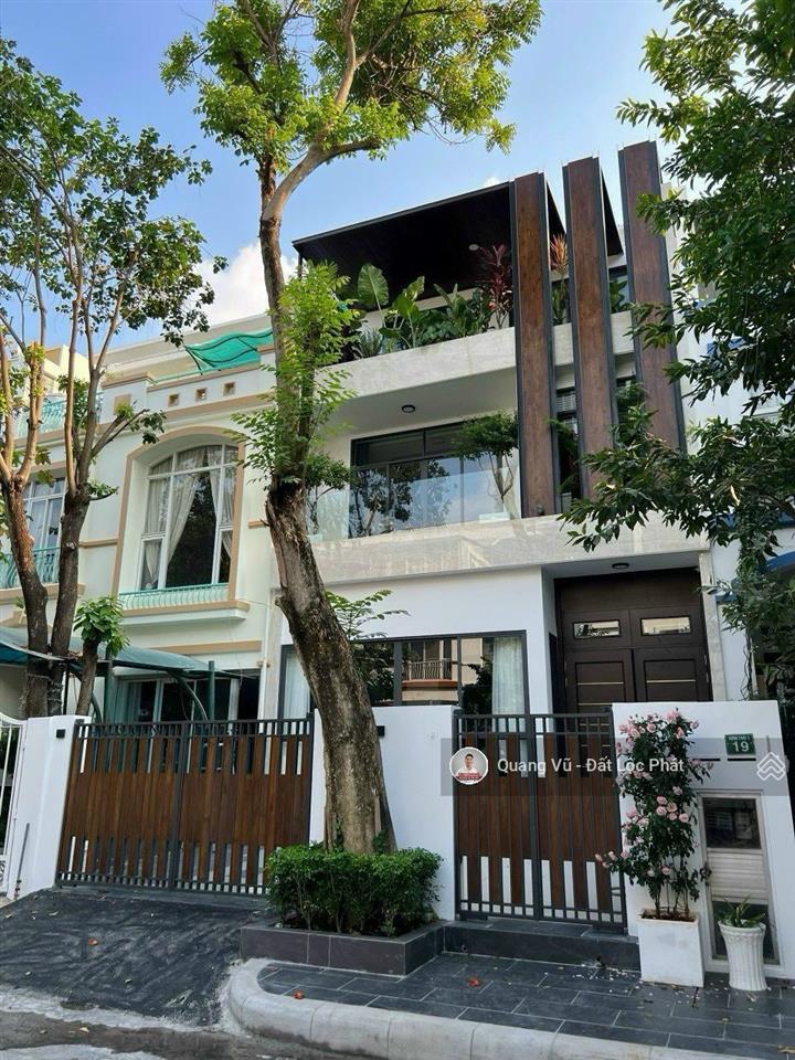Bán căn biệt thự hưng thái phú mỹ hưng, dt 7x18m, shr, giá tốt 32 tỷ/căn. 0901 294 ***