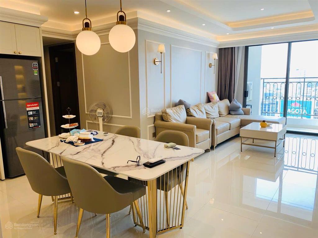 Chủ nhà bán gấp căn hộ saigon royal 2pn(82m2) giá 8.8 tỷ nghĩa 0918 753 ***