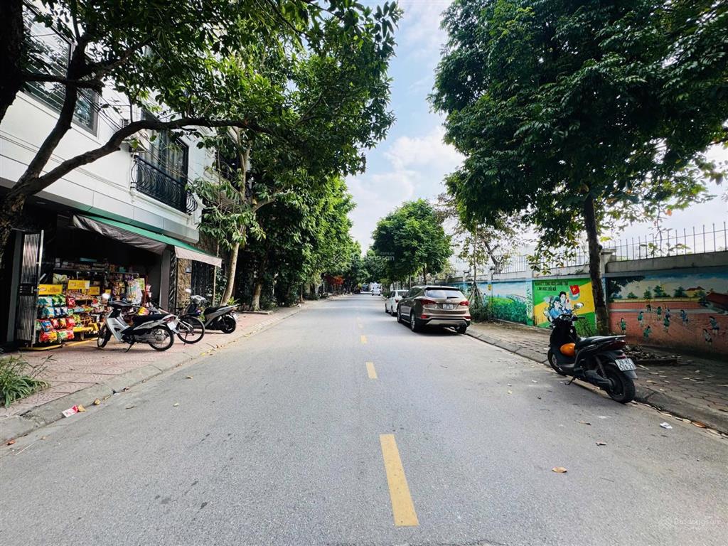 Bán đất phân lô ngay kđt sài đồng, vỉa hè, kinh doanh xây tòa nhà vp. 175m2, mt 8.5m. giá 32.5 tỷ