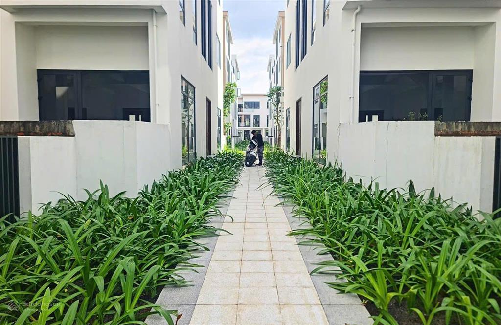 Bán căn nhà phố góc xẻ khe alk06 ngay công viên dự án t&t city long hậu