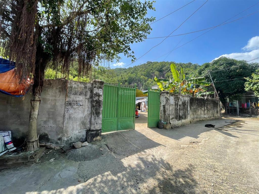 Mặt tiền đường dương vân nga, ngang dài 14m * ô tô quay đầu. giá 10 tỷ