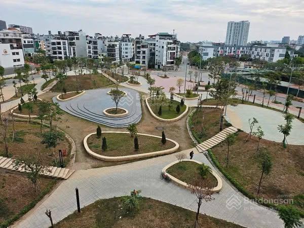 Bán gấp đất nền tại ngọc thụy, 97m2, mặt tiền 4,85m, ngõ 3m