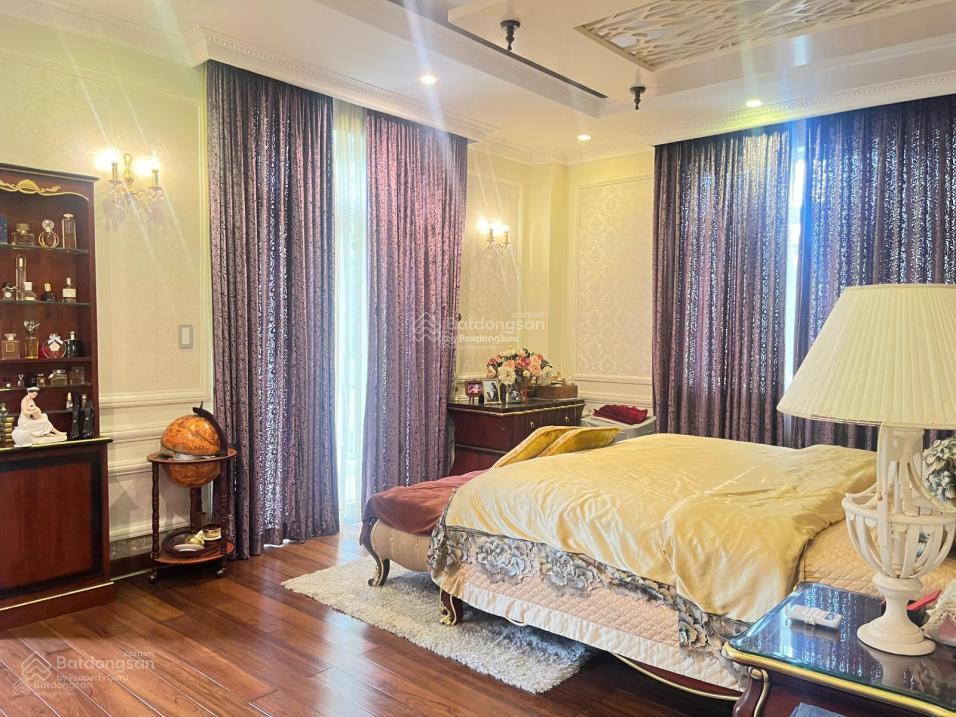 Bán căn biệt thự rộng 8m giá 15.95 tỷ.