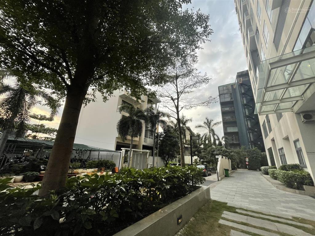 Căn hộ 2pn 85m2 giá 8,1t sổ hồng trao tay. tầng cao view pháo hoa sông sài gòn, de capella quận 2