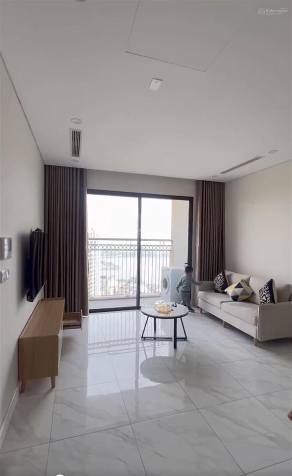 Bán căn 3 ngủ tầng cao full đồ đang cho thuê 18tr xem được pháo hoa đã có sổ đỏ 15,5 tỷ