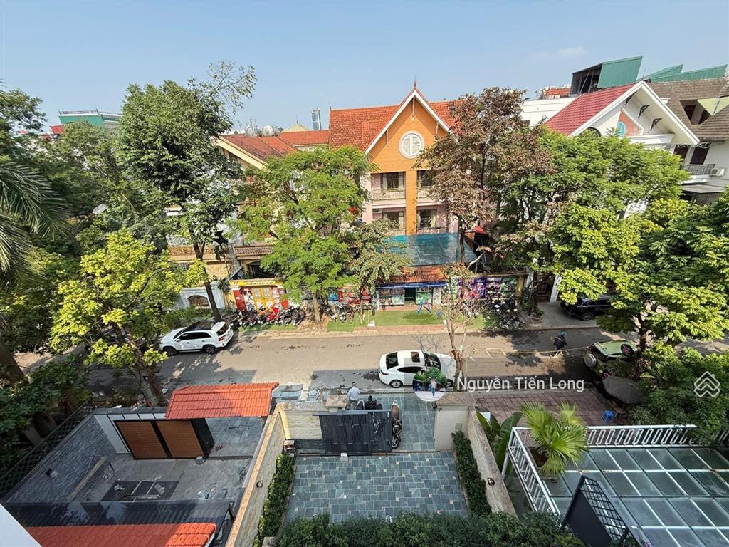 Biệt thự Làng quốc tế Thăng Long - 2 mặt - đường to vỉa hè rộng - 205m2 x 4t thang máy mới - 120 tỷ