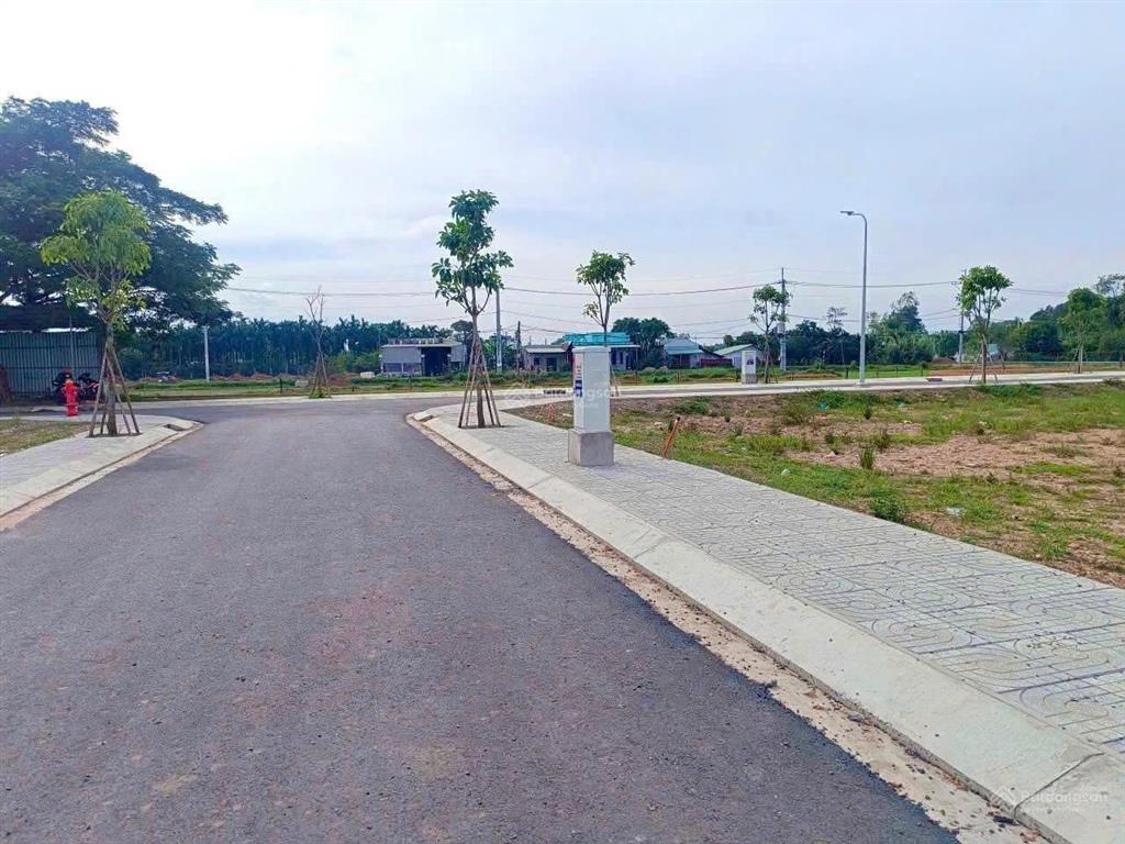 Bán gấp lô đất 80m² full đất thổ cư giá 1 tỷ 2 ngay trung tâm xã tân phú trung sổ hồng riêng