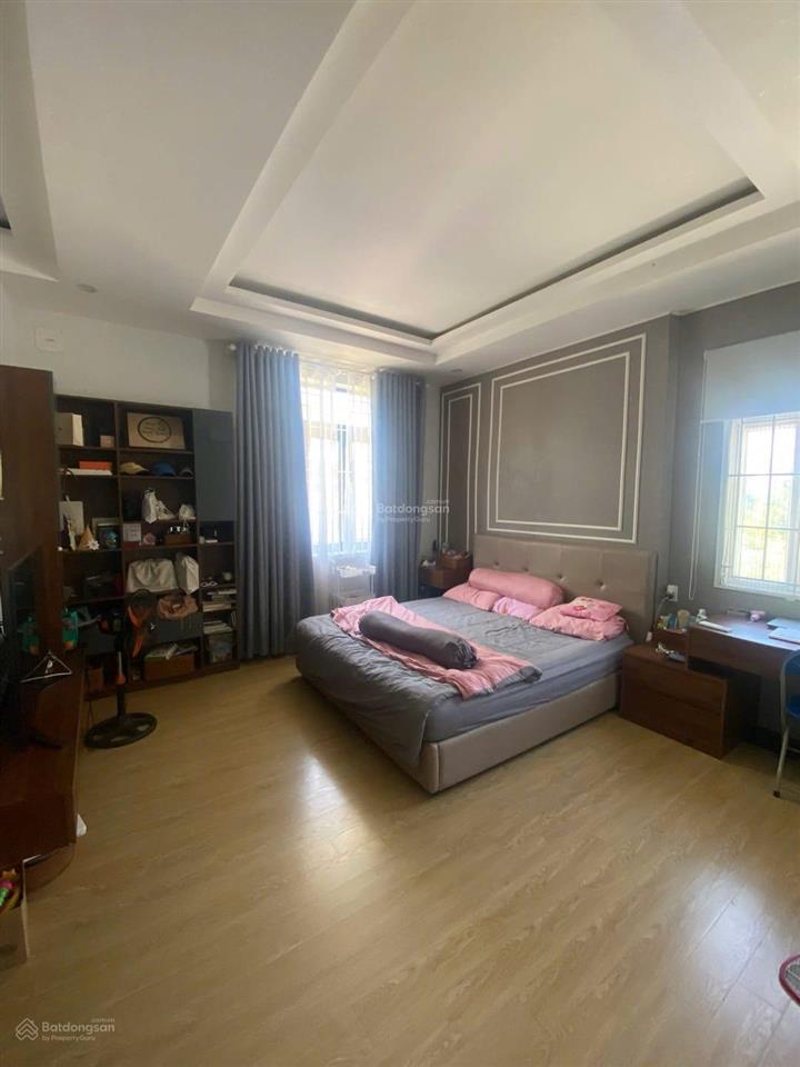 Bán nhà 3 tầng góc 2 mặt tiền đường huỳnh ngọc huệ, dt 150m2 ngang 7m6. nhà chính chủ xây chắc chắn