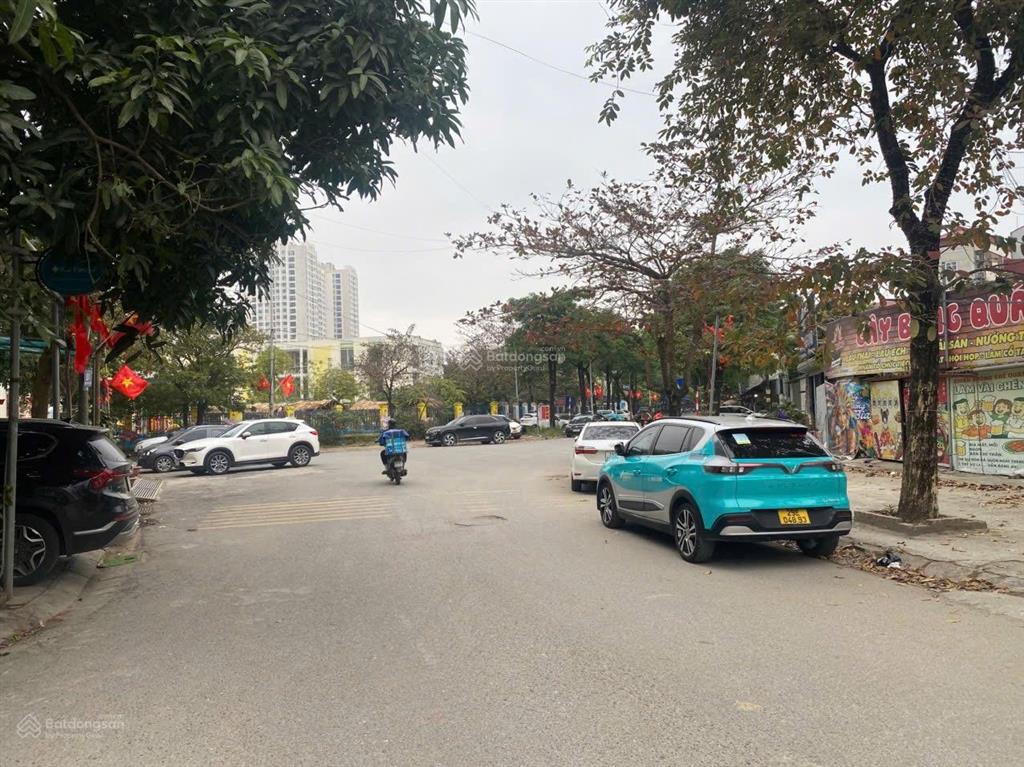 Gia đình có việc cần bán đất tại đường tu hoàng, ô tô tránh, vỉa hè, sát phố, 75m, mt 5.7m.