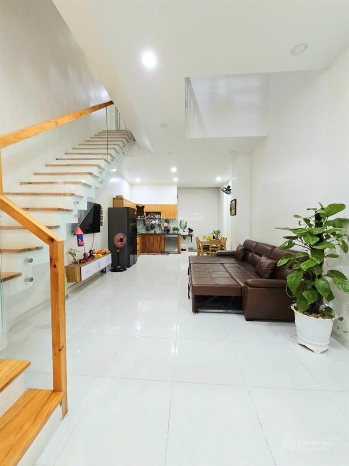 Nhà giá rẻ 3 tầng 71m2, đường trường lưu gần chợ long trường quận 9