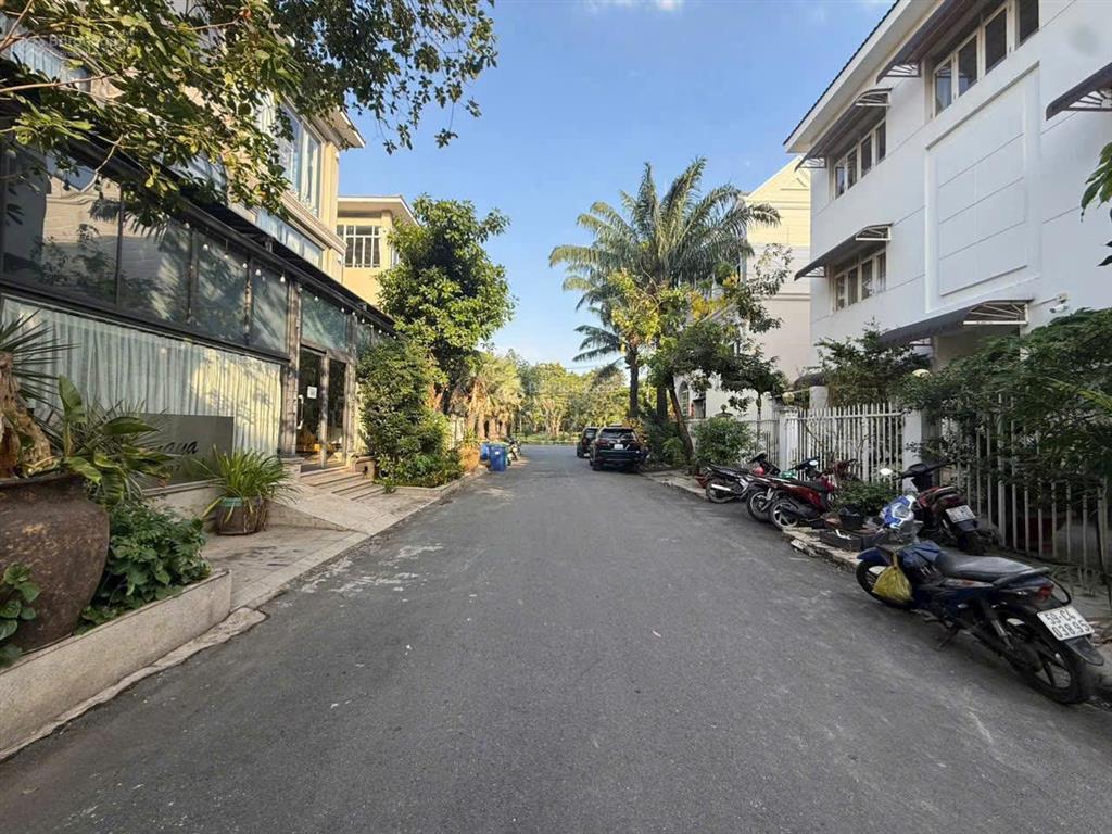 Cần bán villa mỹ hào, phú mỹ hưng, 304m², 119 tỷ em 0938 602 *** nhân