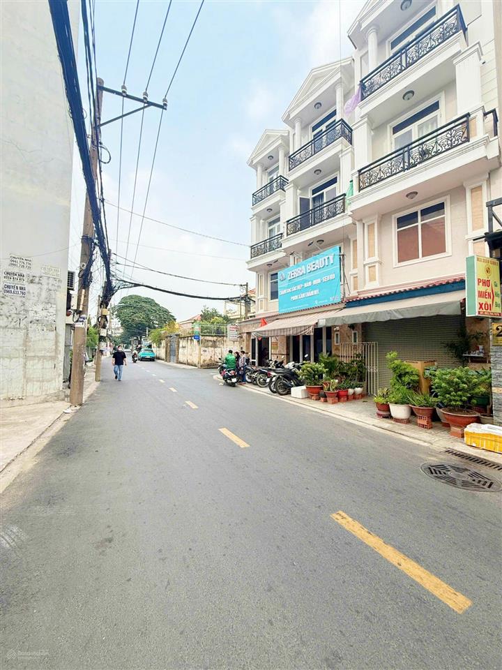 Bán nhà 4 tầng góc 2 mặt tiền đường số 17 phạm văn đồng, 200m tới giga mall, vị trí kinh doanh đẹp