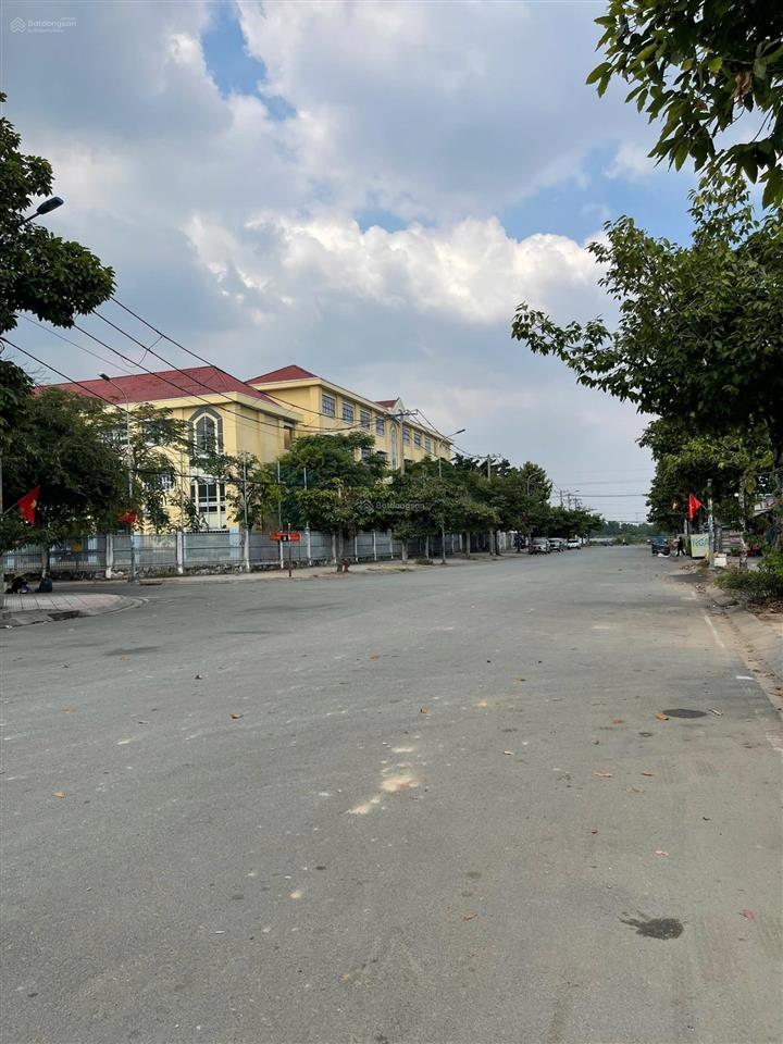 Bán đất nền mặt tiền đường số 1 thuộc kdc depot metro. tổng dt 100m2 ngang 5m. 0907 063 ***