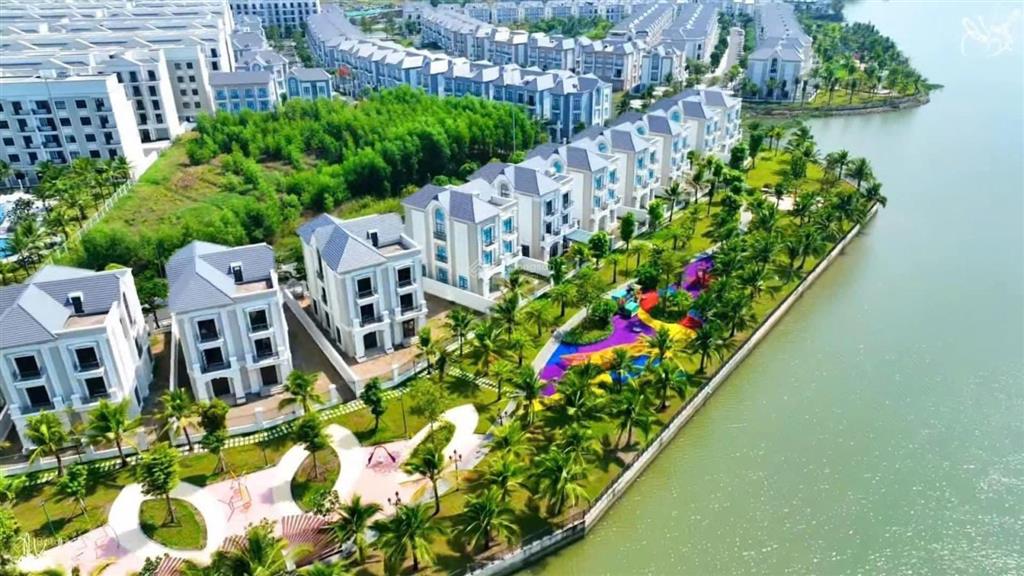 Bán riêng v3123 mặt sông, diện tích 390m2 giá 69,5 tỷ, vị trí siêu đẹp tại manhattan glory