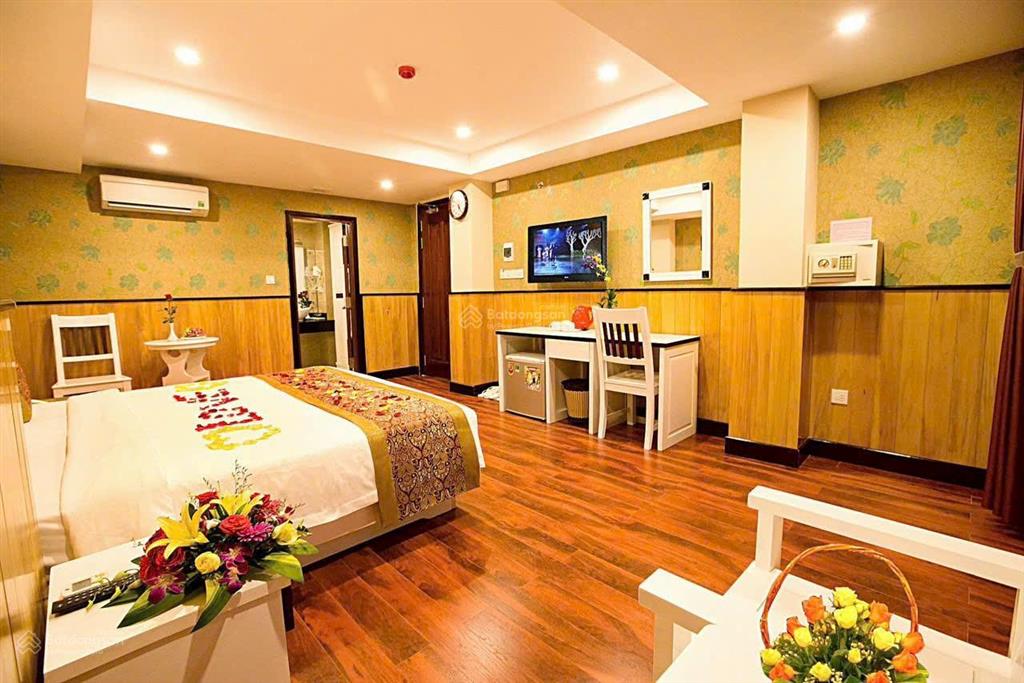 Bán khách sạn tiêu chuẩn 5 sao trần phú nha trang