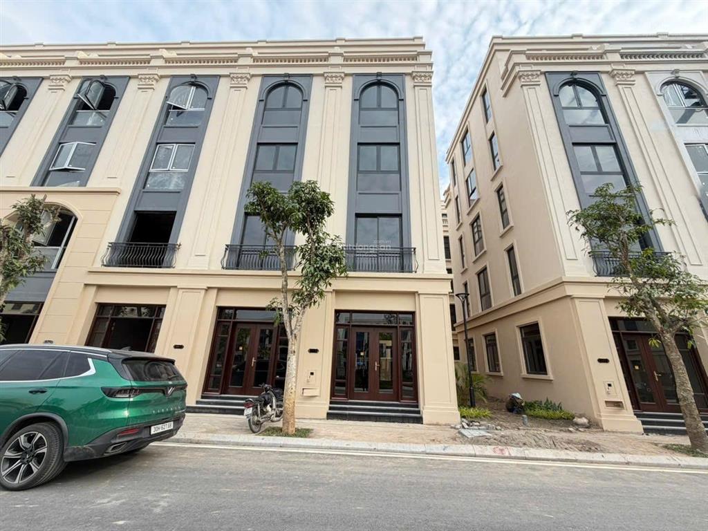 Bán căn xẻ khe ngôi sao 67,5m đông nam giá 19,5 tỷ sát chung cư