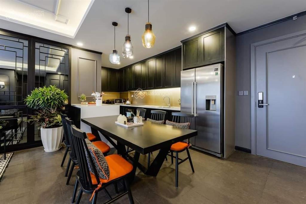 Cần bán gấp căn hộ the flemington, q.11, 220m2, 4pn, sổ hồng, full nội thất, 14.8tỷ, 0903 833 ***