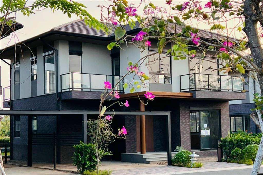 Cần bán gấp căn biệt thự đơn lập 10 tỷ vị trí góc kđt waterpoint 3 mặt giáp sông vàm cỏ đông