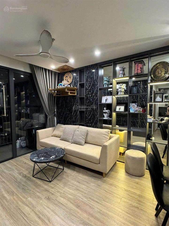 Cần tiền bán cắt lỗ căn hộ 43m2 1pn + 1 giá 3 tỷ tại vinhomes smart city.