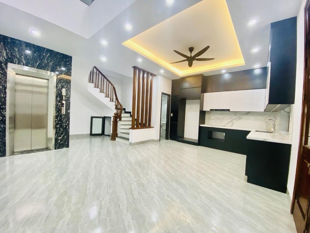 Bán nhà ngọc lâm long biên 60m2, 6 tầng thang máy, 4 ngủ nhỉnh 13 tỷ