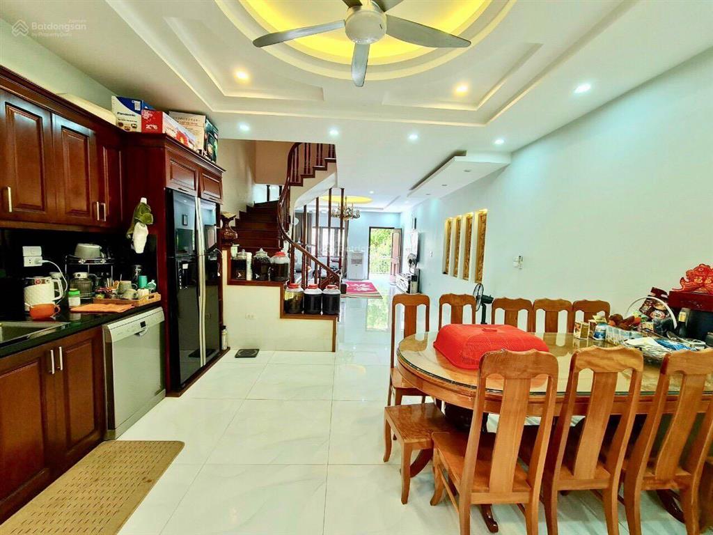 Chính chủ gửi bán lk 82.5m². 5 tầng, mt 5m. nhà hoàn thiện đẹp như hình. chỉ 19.5 tỷ. giá đầu tư.