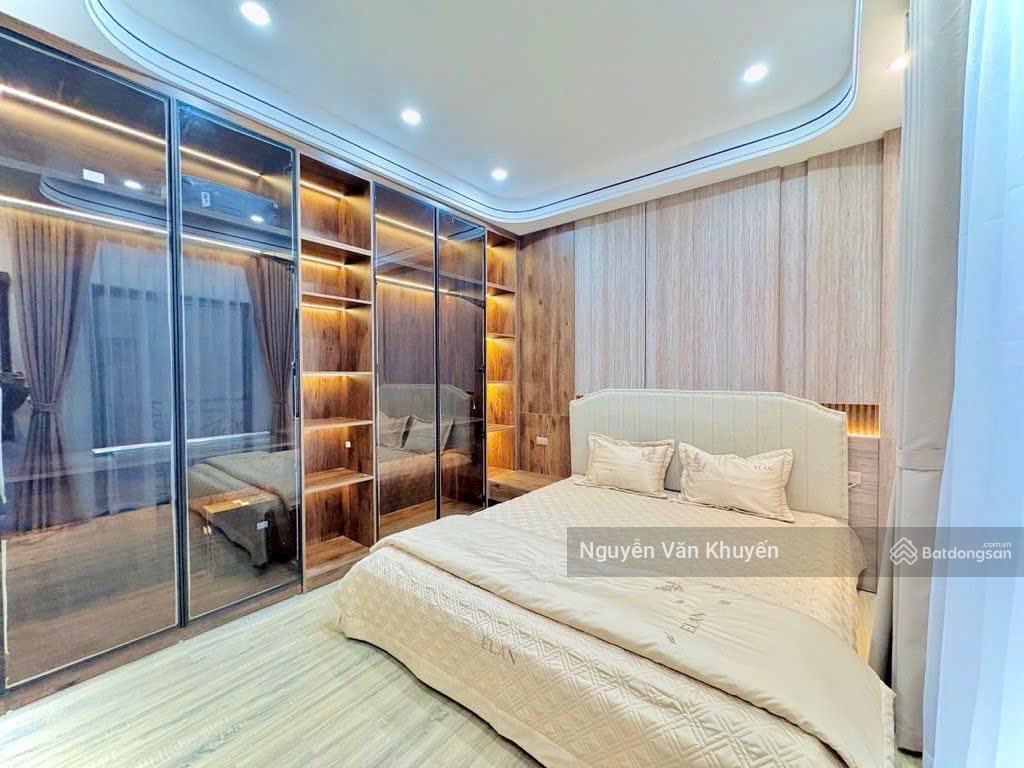 Bán nhà ngọc thụy 6 tầng dân xây siêu đẹp ngõ thông 5m ô tô vào nhà 13,6 tỷ