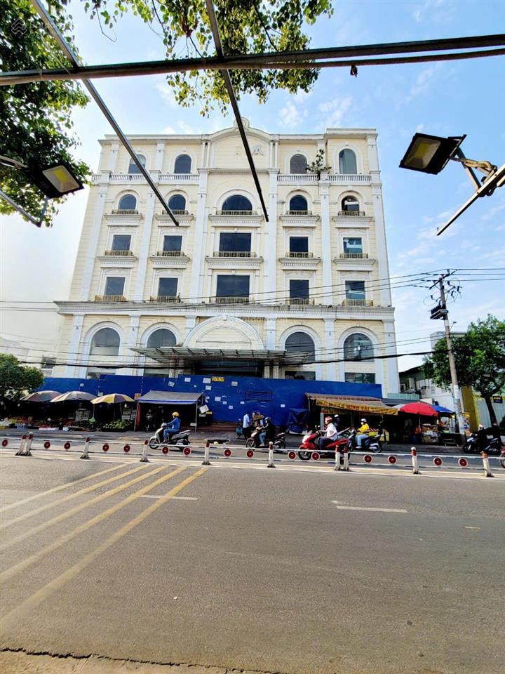 Bán nhà hàng tiệc cưới fenix palace lê văn quới, quận bình tân. dt 37x56m, hầm 7 tầng, giá 205 tỷ