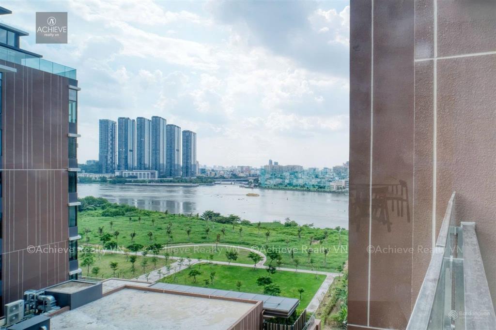Căn 3 phòng ngủ view sông quận 1 & nội khu. chủ cần bán gấp trong tháng 7 giá cực tốt.