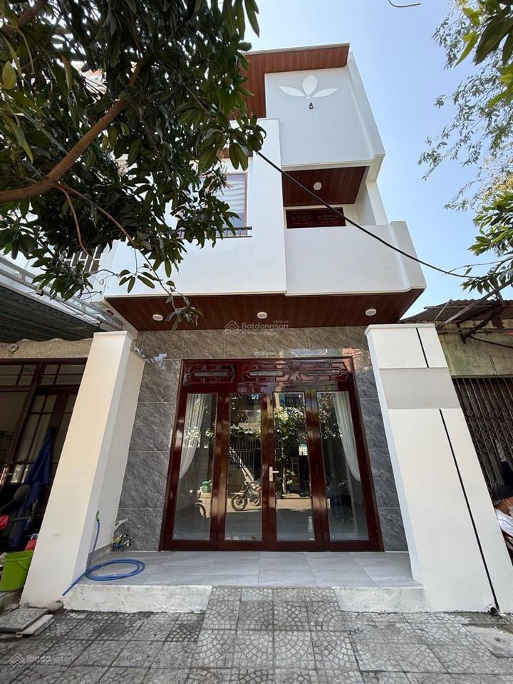 Bán gấp nhà mặt phố phùng tá chu, đường 7.5m, gần biển, kinh doanh, diện tích 76.8m ngang 5m.