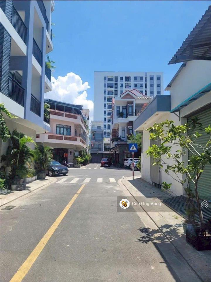 Bán lô góc tặng nhà cấp 4 tđc vcn phước long sát đường 28, vị trí đẹp