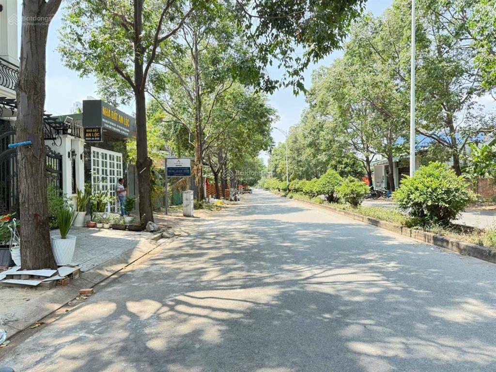 Bán lô đất 126m2(6x21) thổ cư full, mt đường nhựa 25m, ngay sông, giáp ranh sg, kinh doanh được